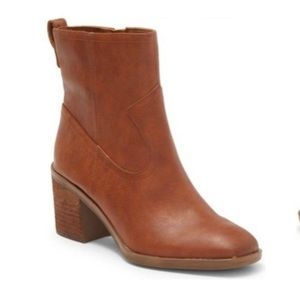 NWT Zodiac Lovie Boots in Cognac Size 6.5